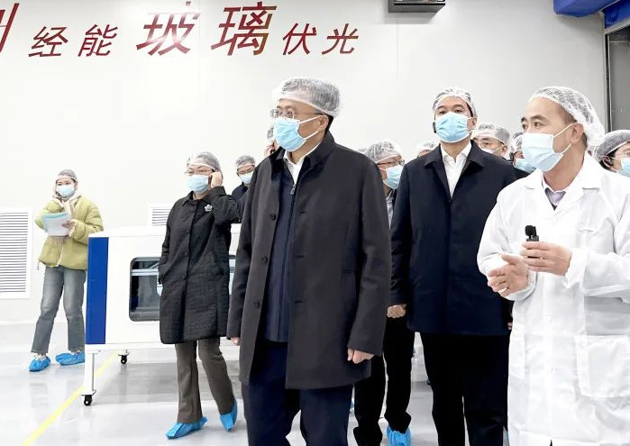 省市辅导走进K8凯发光伏调研异质结电池智能出产车间